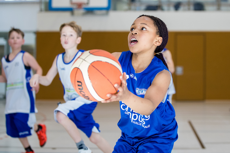 Wurfaktion einer Spielerin der SV Halle LIONS // Foto: Hartmut Bösener